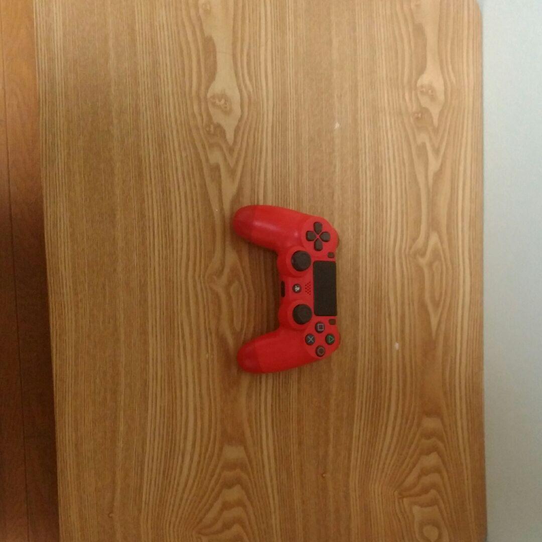 純正コントローラー5つと、RazerのBLACKSHARKV2Xあります