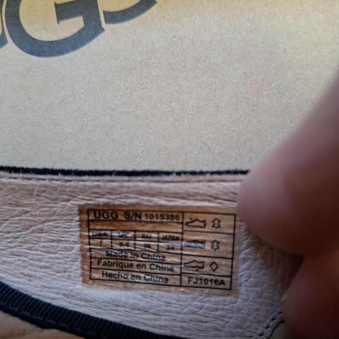 新品UGG スタッズ付き ブラックフラットシューズ