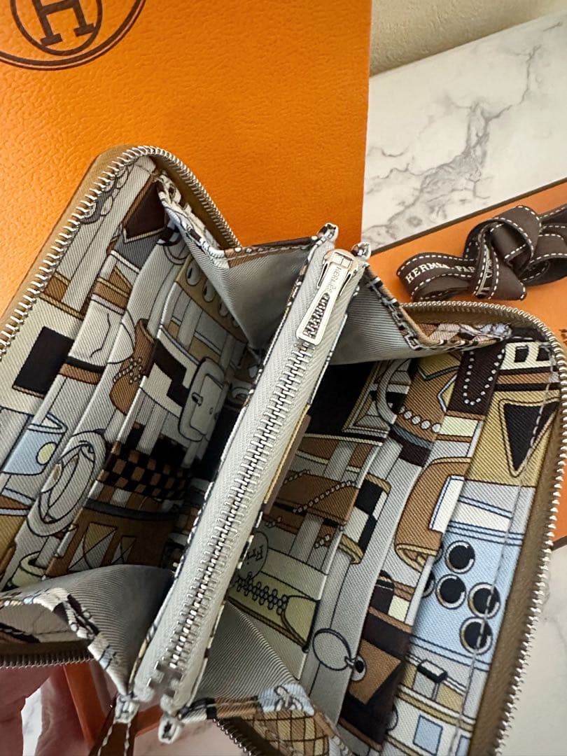 MiiiO　【HERMES】エルメス　シルクインコンパクト新品未使用／財布