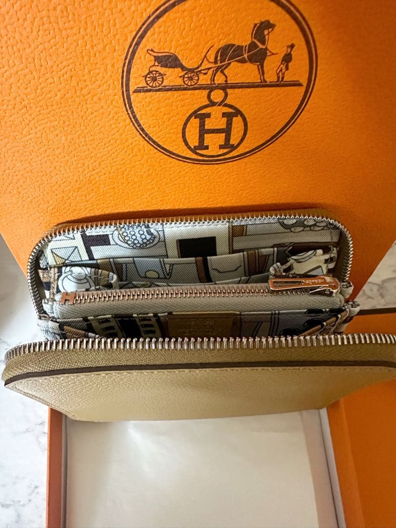 MiiiO　【HERMES】エルメス　シルクインコンパクト新品未使用／財布