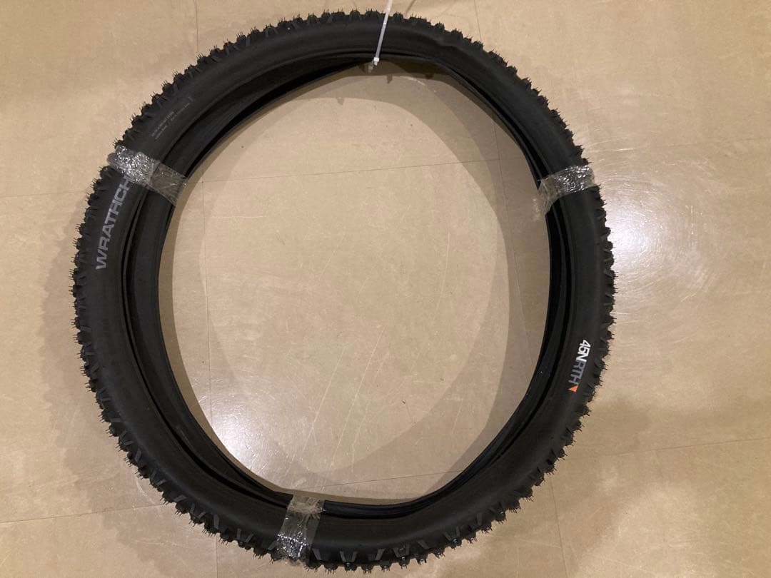 美品45NRTH WRATHCHILD29×2.6セミファットスパイクタイヤ前後