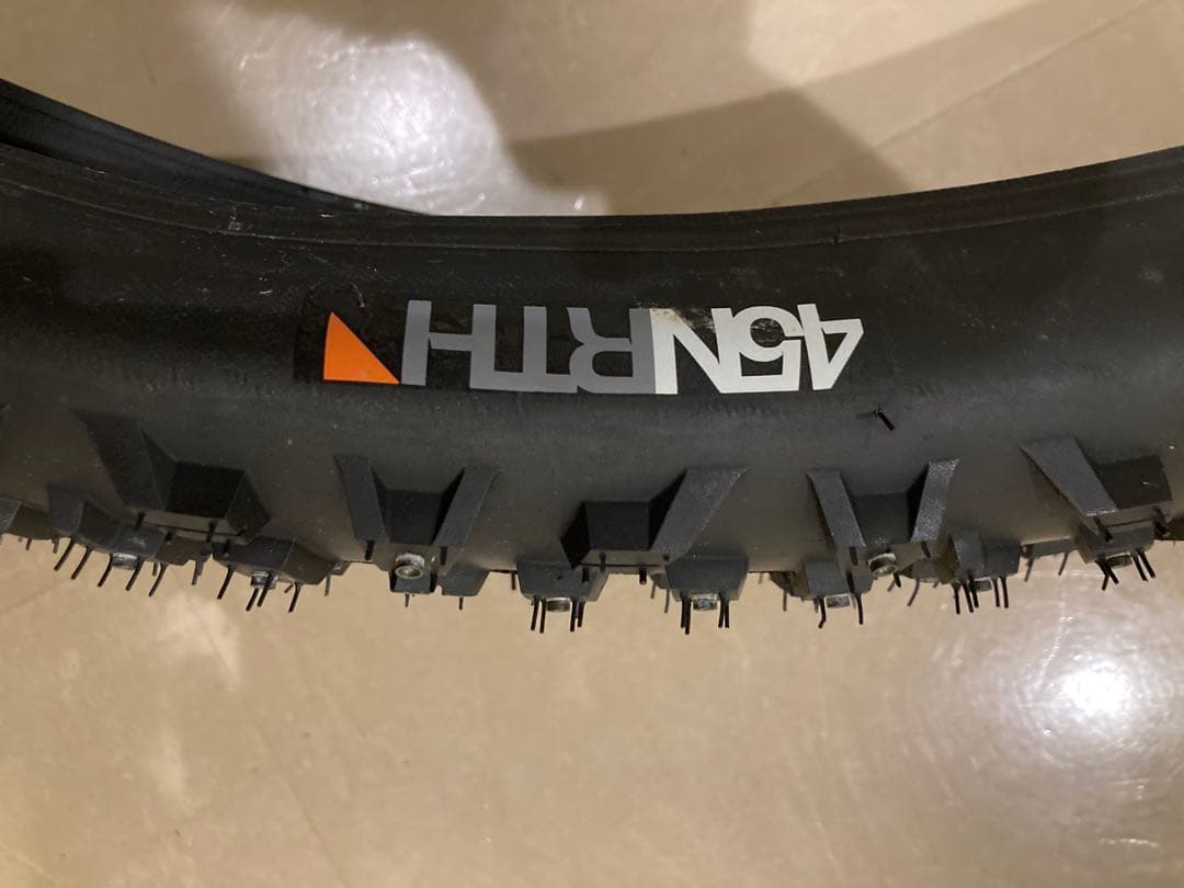 美品45NRTH WRATHCHILD29×2.6セミファットスパイクタイヤ前後