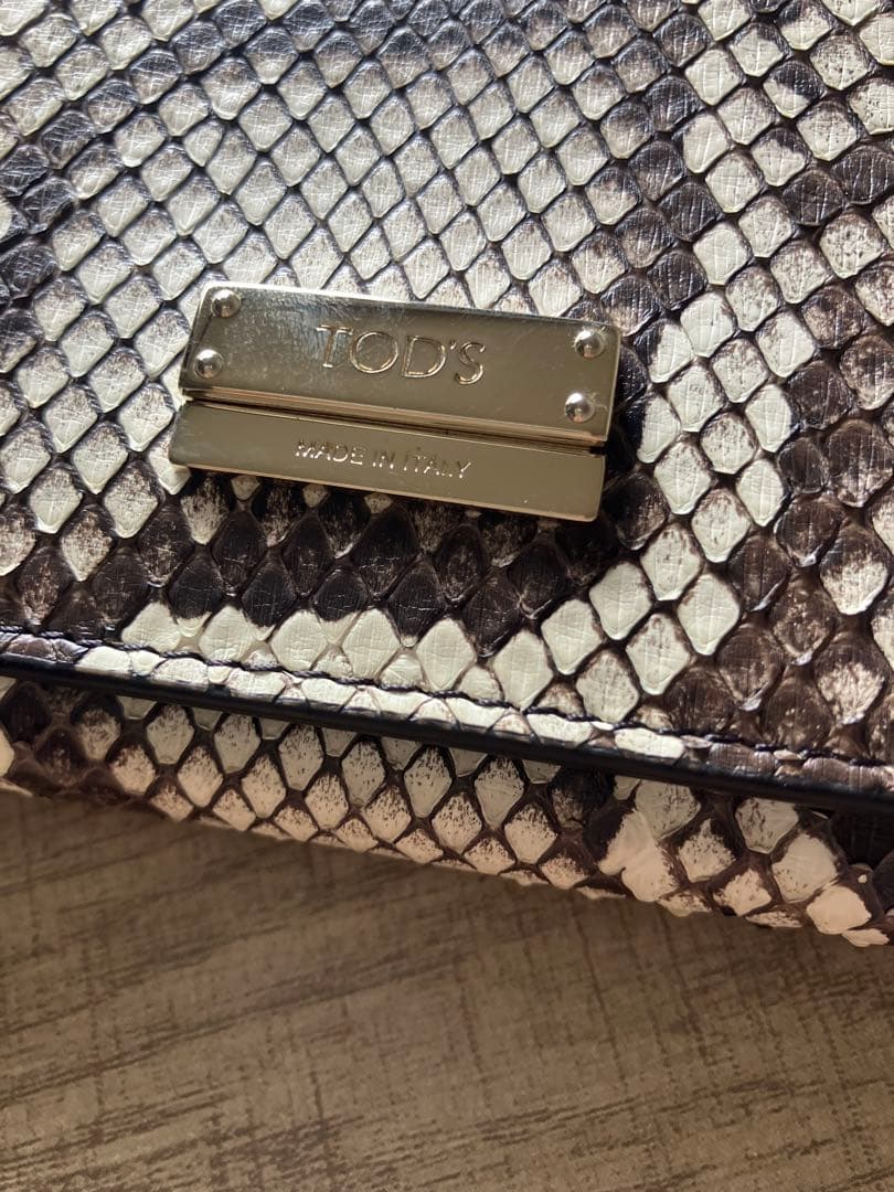 トッズ　パイソン　長財布