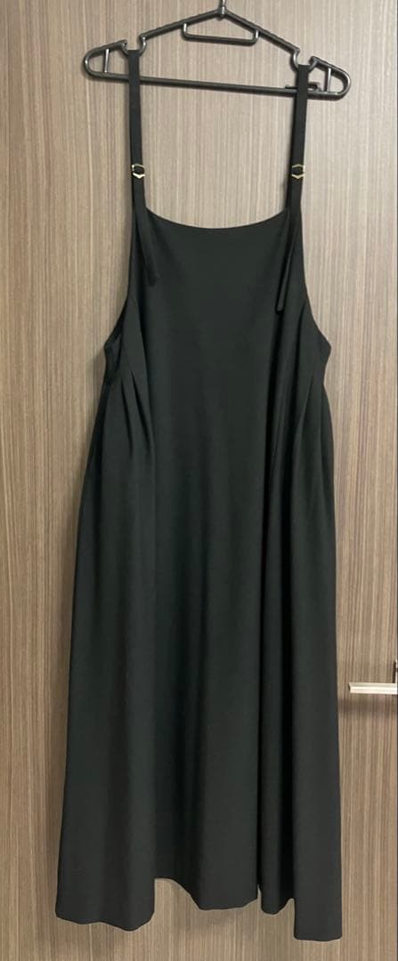 再値下げ！　新品　サロペットスカート　ブラック即日発送