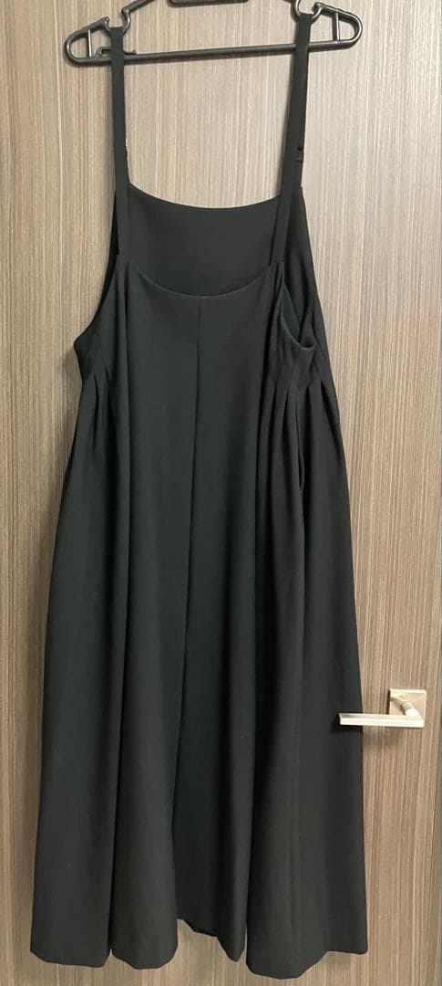 再値下げ！　新品　サロペットスカート　ブラック即日発送