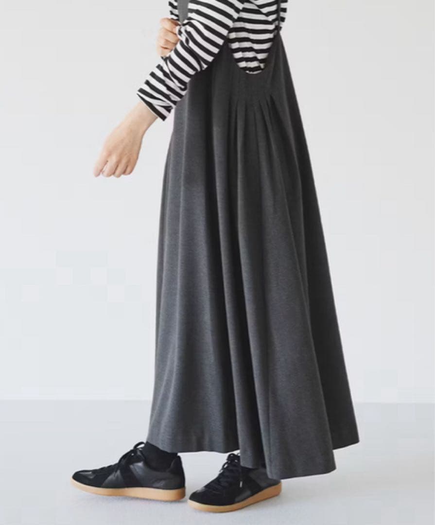 再値下げ！　新品　サロペットスカート　ブラック即日発送