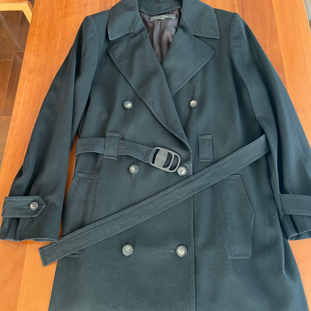 サルヴァトーレ　フェラガモ　ブラック ダブルブレスト ロングコート