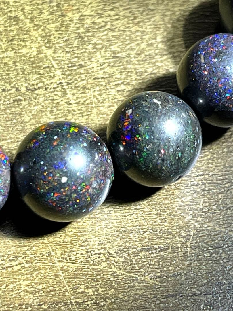 【新入荷】超高品質　ブラックマトリックスオパールブレス8.5㎜（新品未使用）虹色