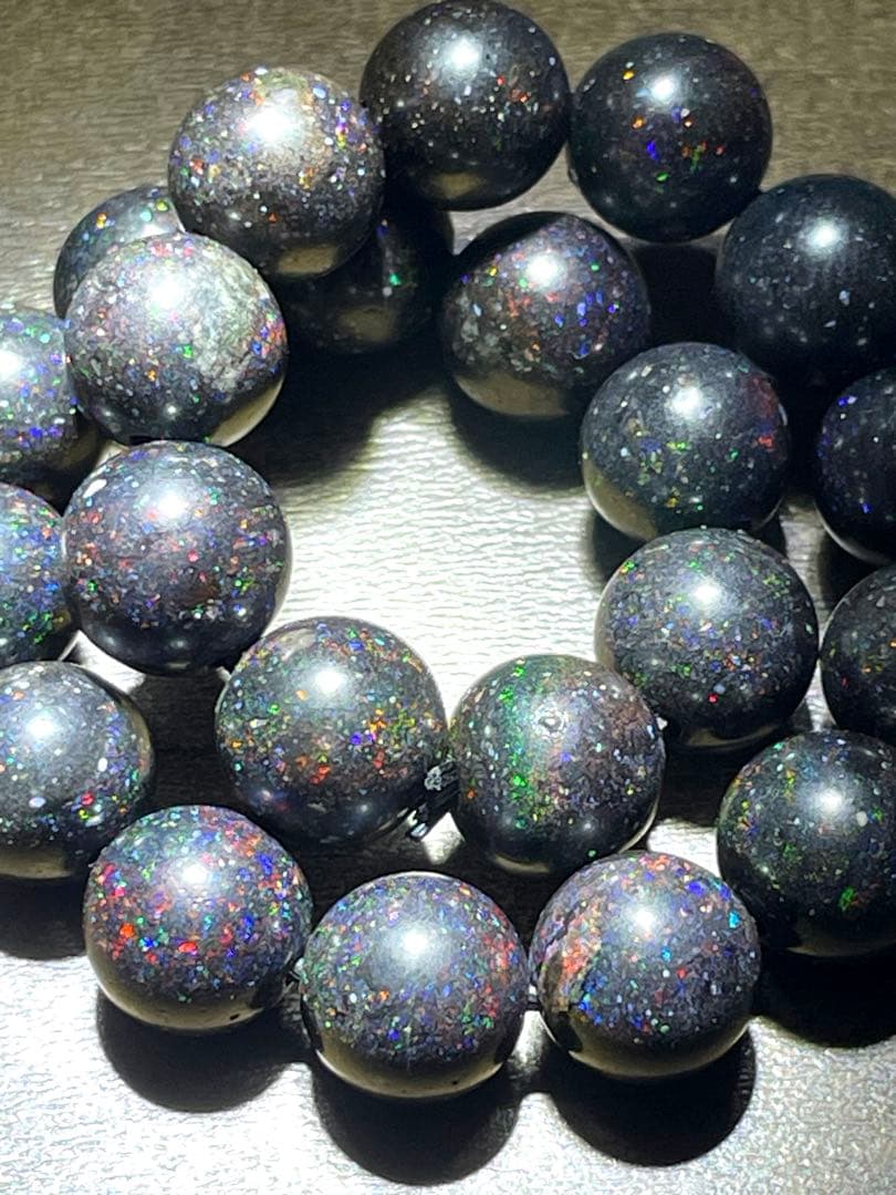 【新入荷】超高品質　ブラックマトリックスオパールブレス8.5㎜（新品未使用）虹色