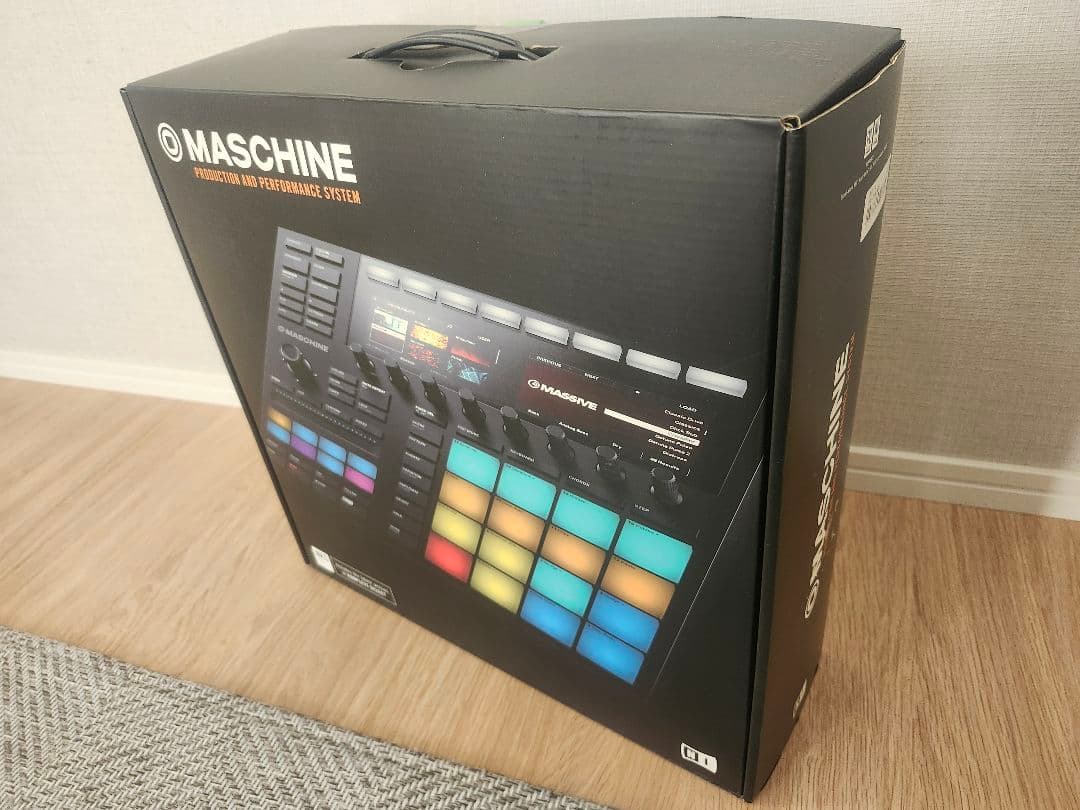 MASCHINE MK3 (専用スタンド付・説明書無し)