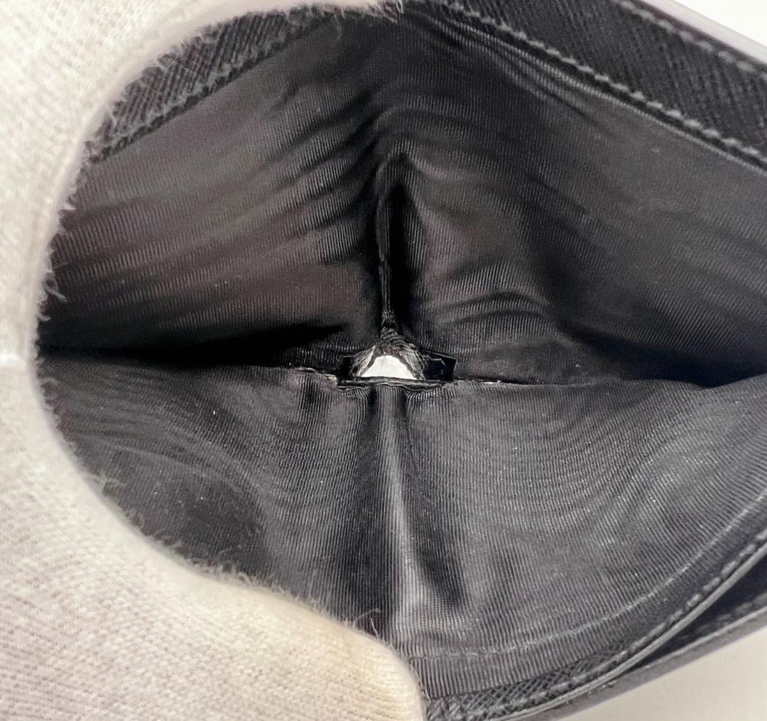 【PRADA】プラダ　サフィアーノ　レザー　二つ折り財布　黒