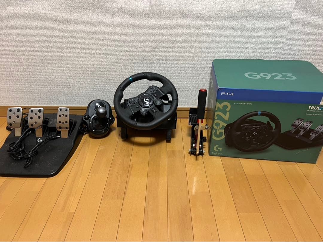 Logitech G923 レーシングホイール