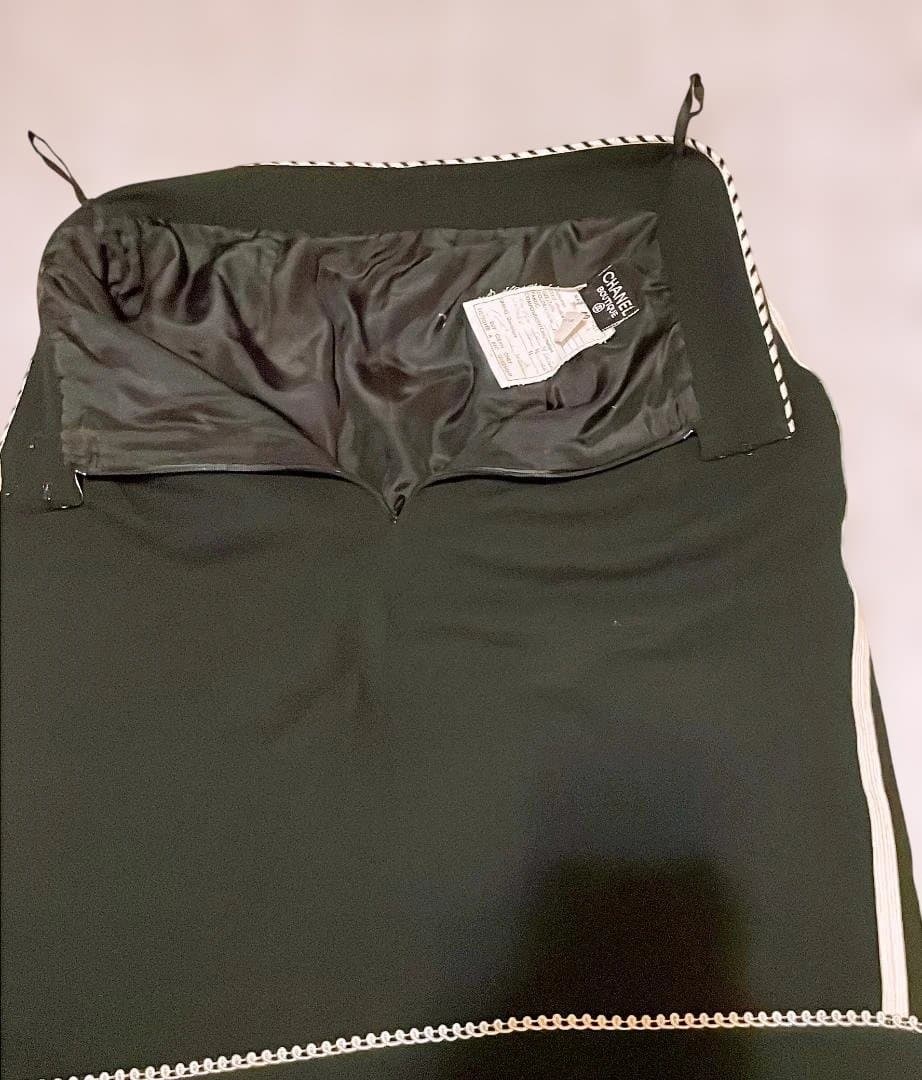 【ほぼ未使用美品】CHANEL　ビンテージ　タイトスカート 黒＋白パイピング