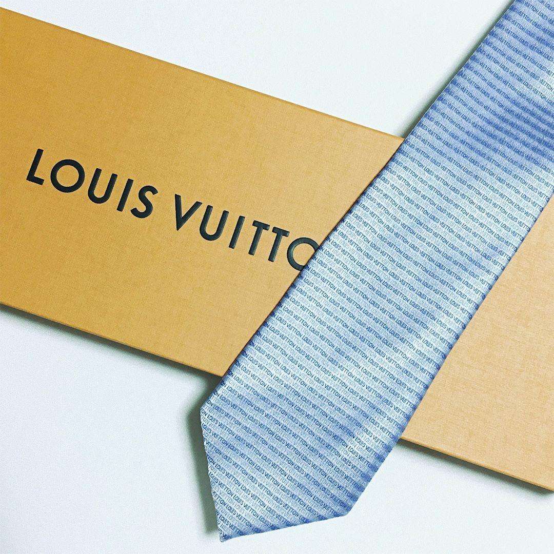 未使用級 ルイヴィトン Louis Vuitton ネクタイ ライトブルー 総柄