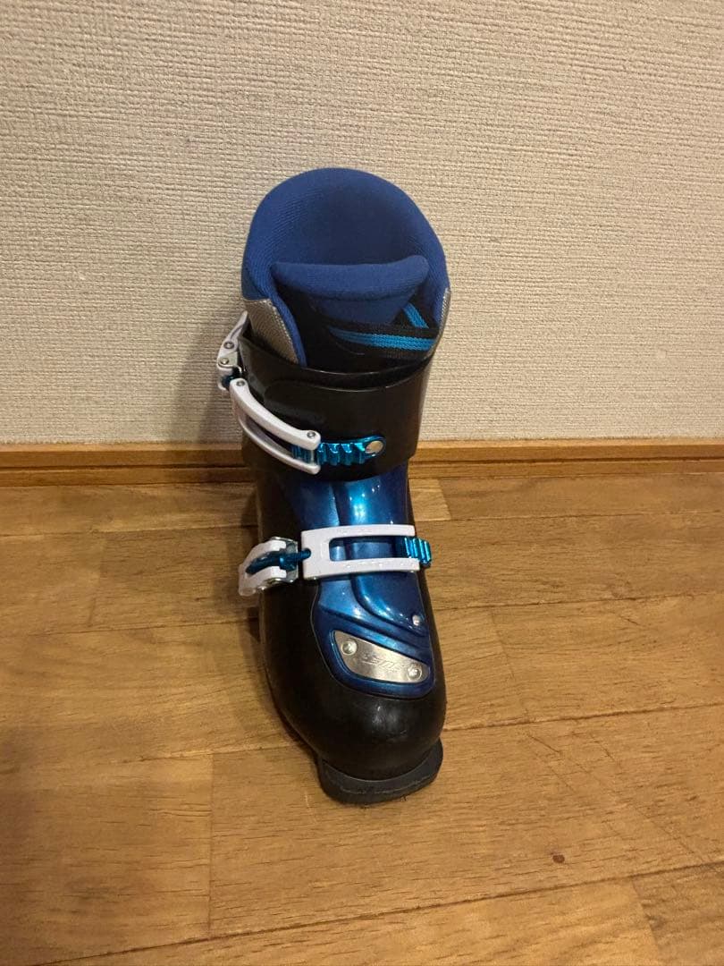 子供用スキー3点セット　スキー板120 、スキーブーツ23 、伸縮式ストック