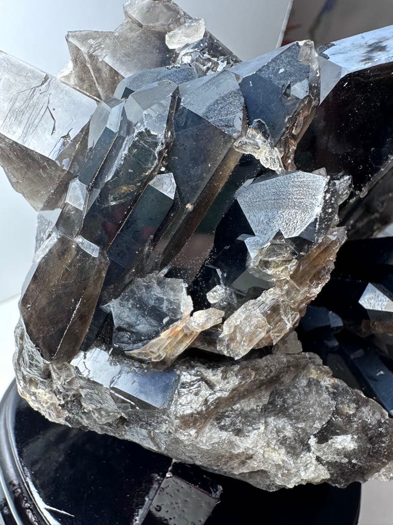 ✨特大 モリオンクラスター 1478g 台座付き 天然石置物 原石 魔除け