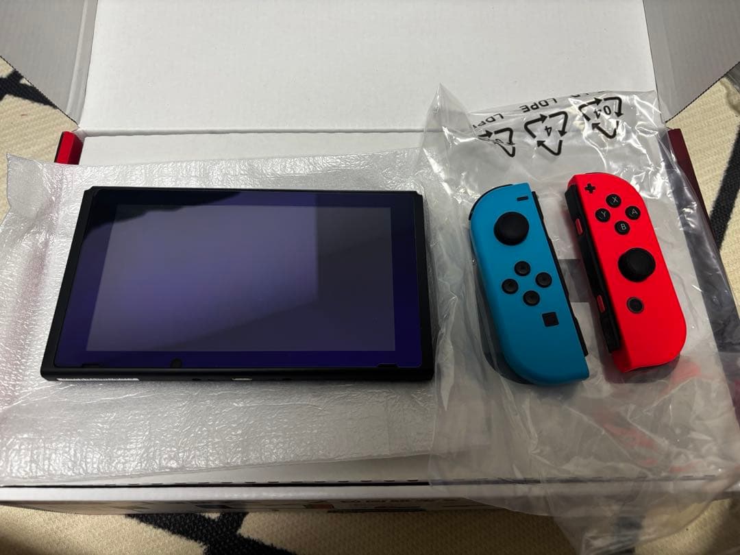 付属品全て完備Nintendo Switch 本体 青/赤 Joy-Con付き