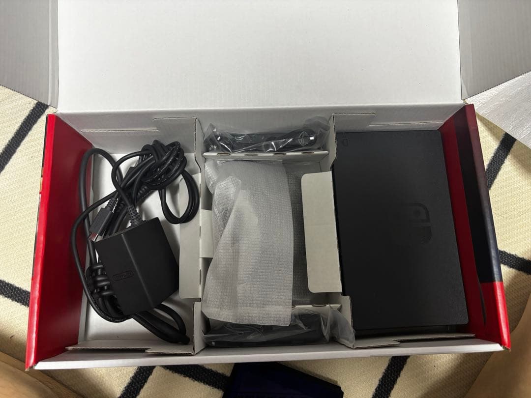 付属品全て完備Nintendo Switch 本体 青/赤 Joy-Con付き