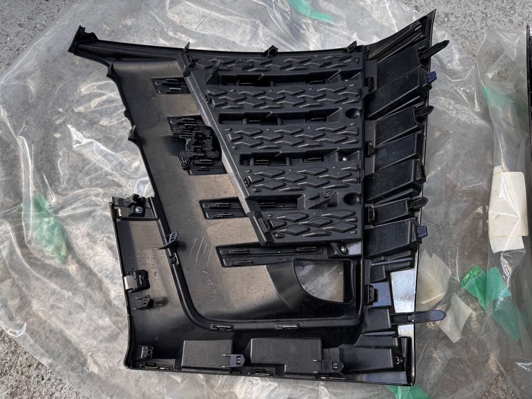 ヴェルファイア 後期 フォグカバー　 左右セット　メッキの所202で塗ってます