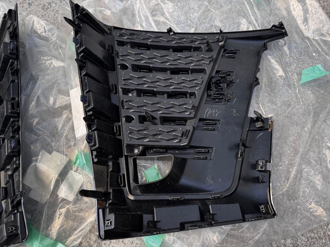 ヴェルファイア 後期 フォグカバー　 左右セット　メッキの所202で塗ってます