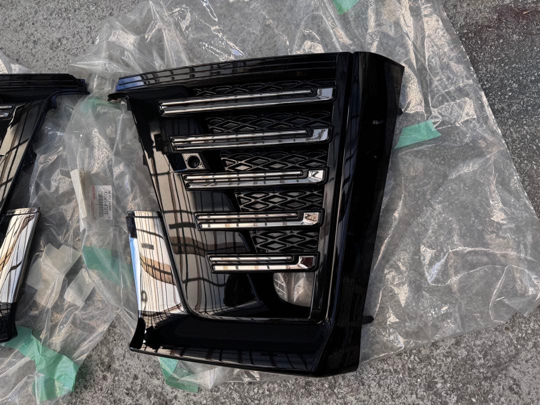 ヴェルファイア 後期 フォグカバー　 左右セット　メッキの所202で塗ってます