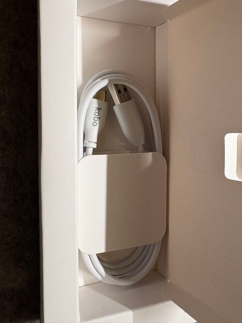 Kobo Libra Colour (ホワイト) ＋ 純正スリープカバーセット