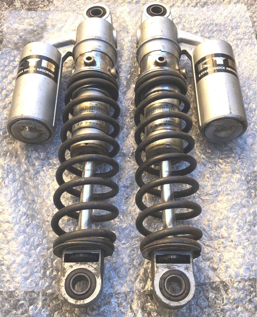KYB リアサスペンション　カヤバ