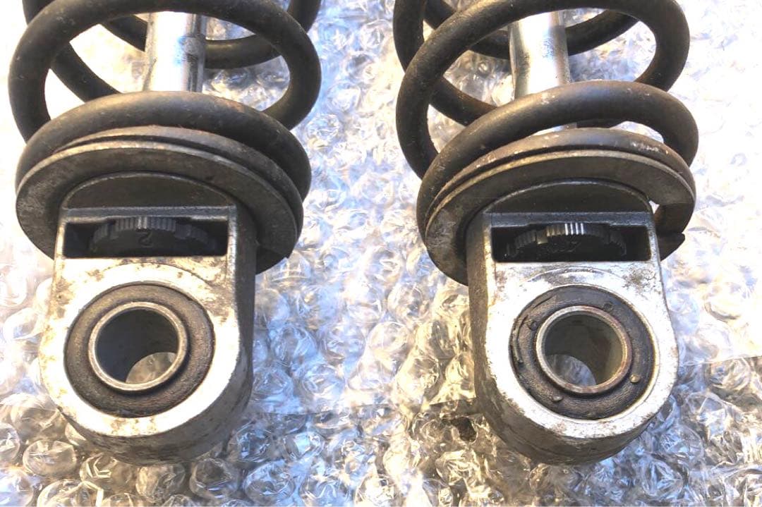 KYB リアサスペンション　カヤバ