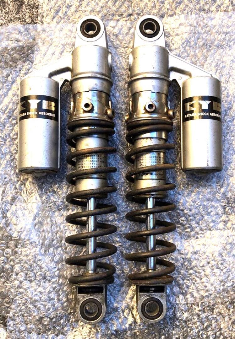 KYB リアサスペンション　カヤバ