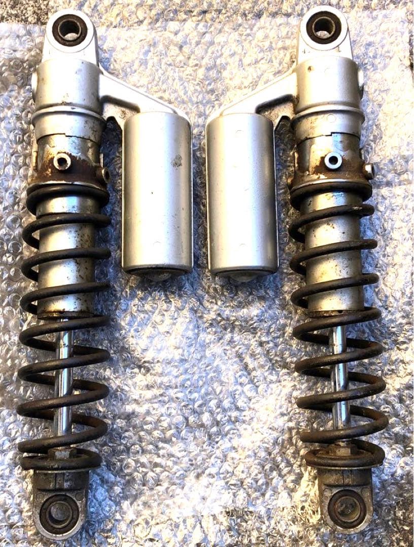 KYB リアサスペンション　カヤバ