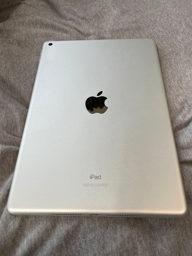 Apple iPad 第8世代10.2インチ シルバー　32㎇ Wi-Fiモデル