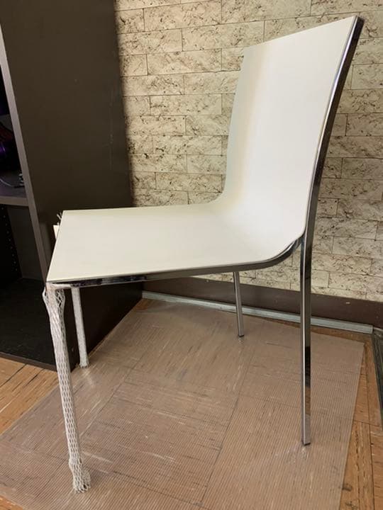 Cassina ウルトラスタッキングアームレスチェア