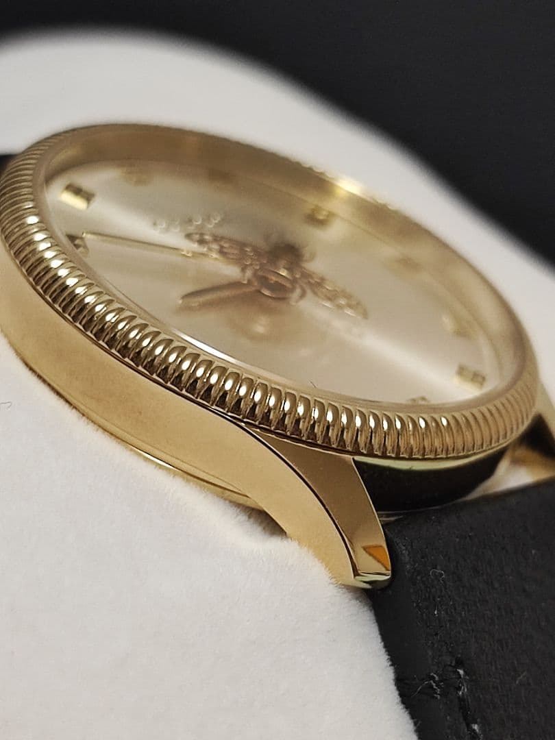 かわいいウサギ 新品 グッチ G-TIMELESS クォーツ 腕時計 蜂