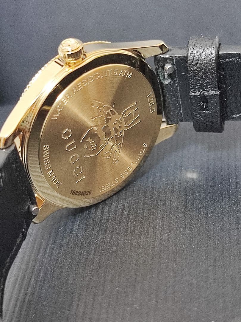 かわいいウサギ 新品 グッチ G-TIMELESS クォーツ 腕時計 蜂