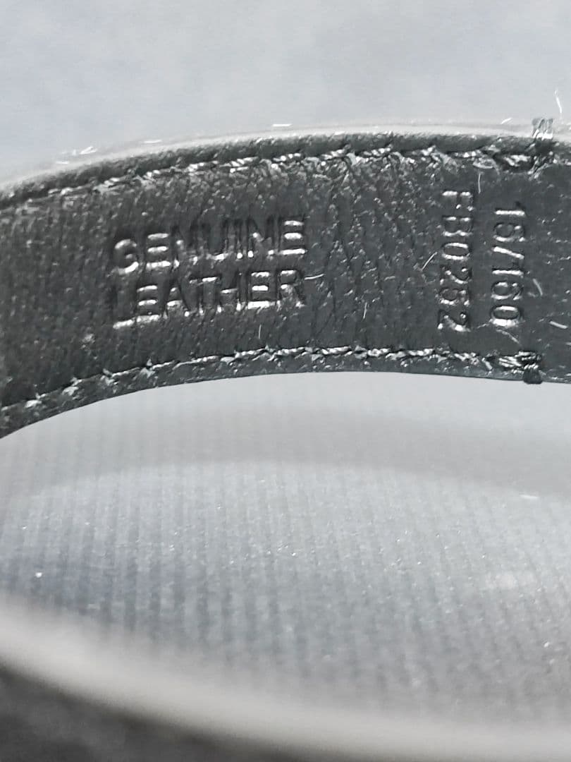 かわいいウサギ 新品 グッチ G-TIMELESS クォーツ 腕時計 蜂