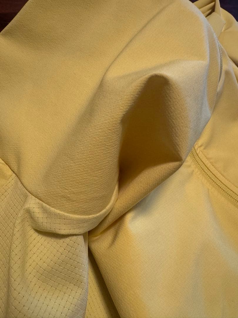 ウォーキング・ランニングウェア lululemon warp light jaket xs