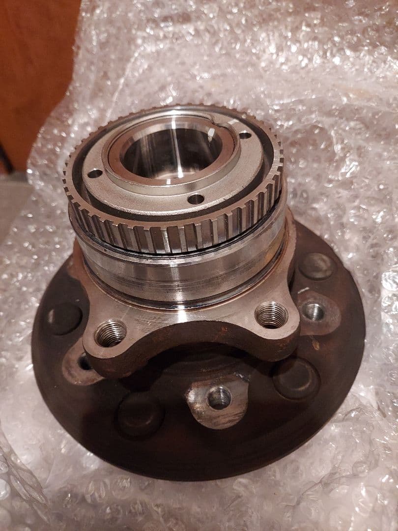 ハイエース200系フロント　ハブベアリング