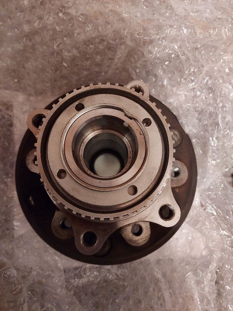 ハイエース200系フロント　ハブベアリング