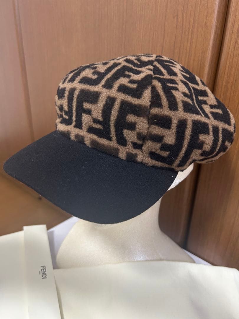 FENDI シアリングムートンキャスケット FFロゴ