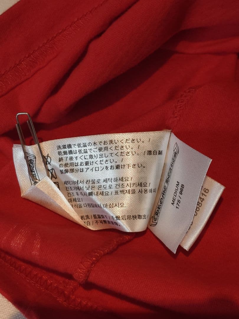 クロムハーツの赤