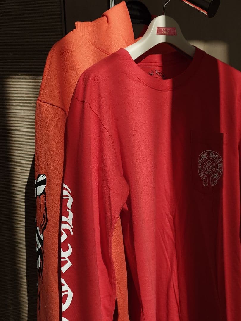 クロムハーツの赤