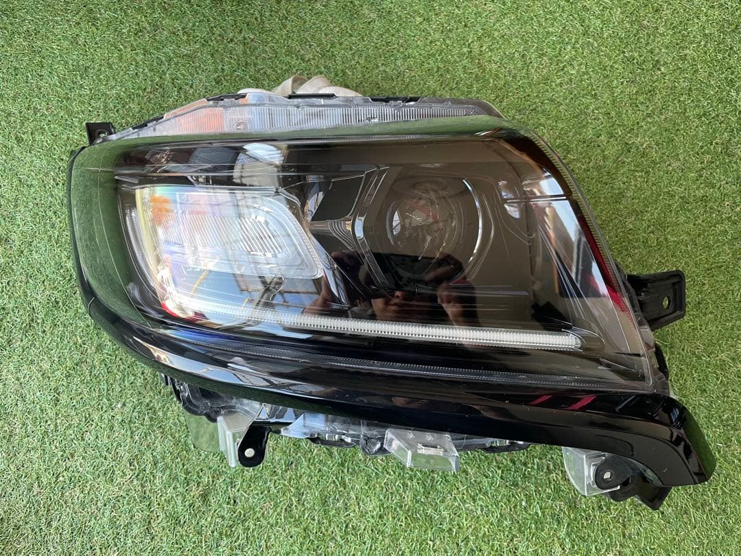 スペーシアベース　右ヘッドライトユニット