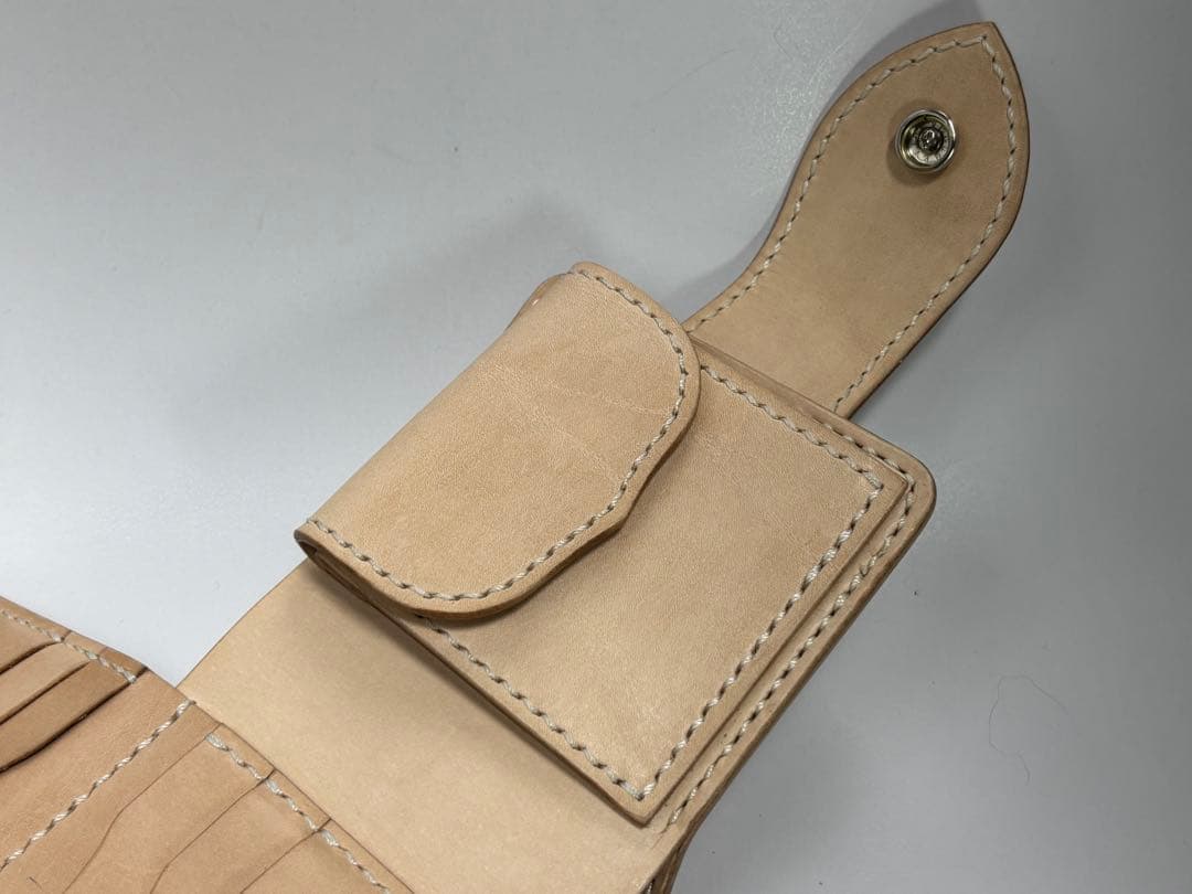 ここまゆ 【年末セール】ヌメ革　二つ折り財布　カード収納11枚　札仕切