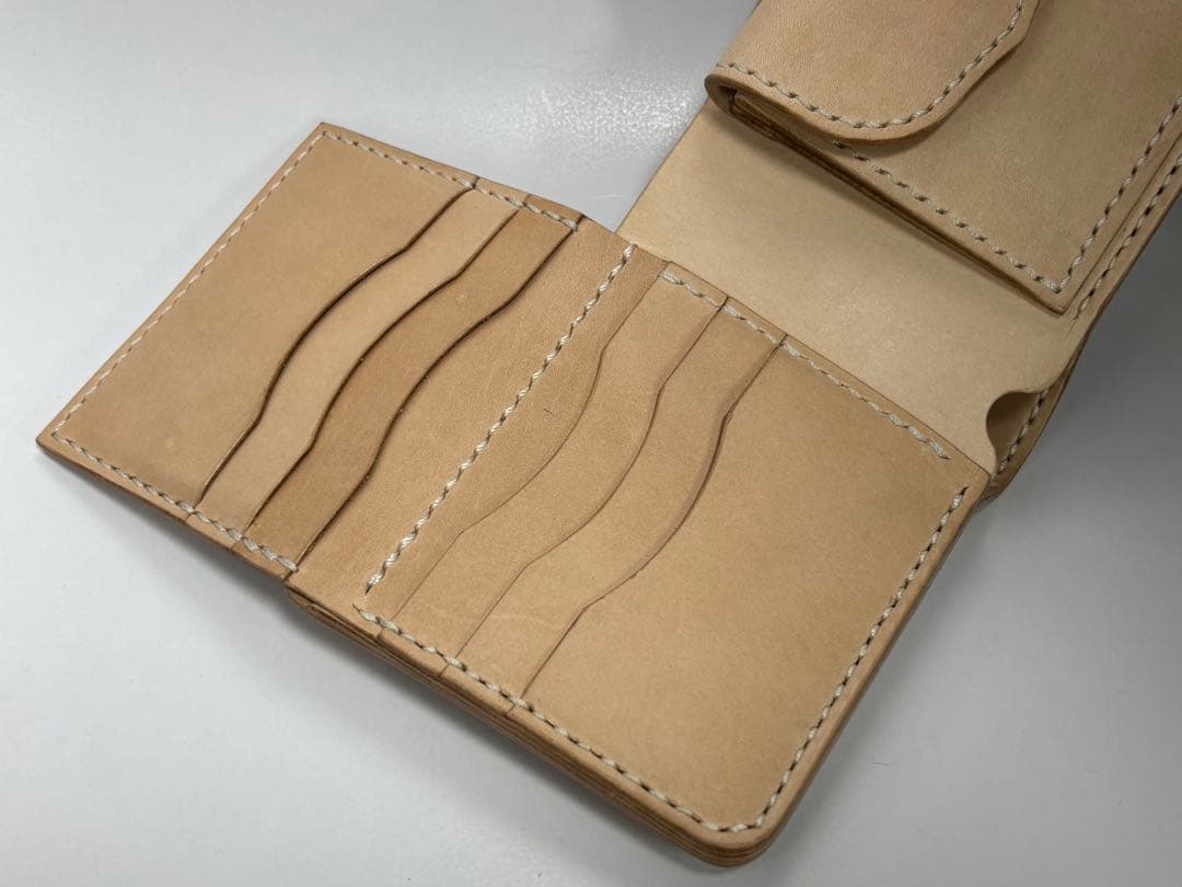 ここまゆ 【年末セール】ヌメ革　二つ折り財布　カード収納11枚　札仕切