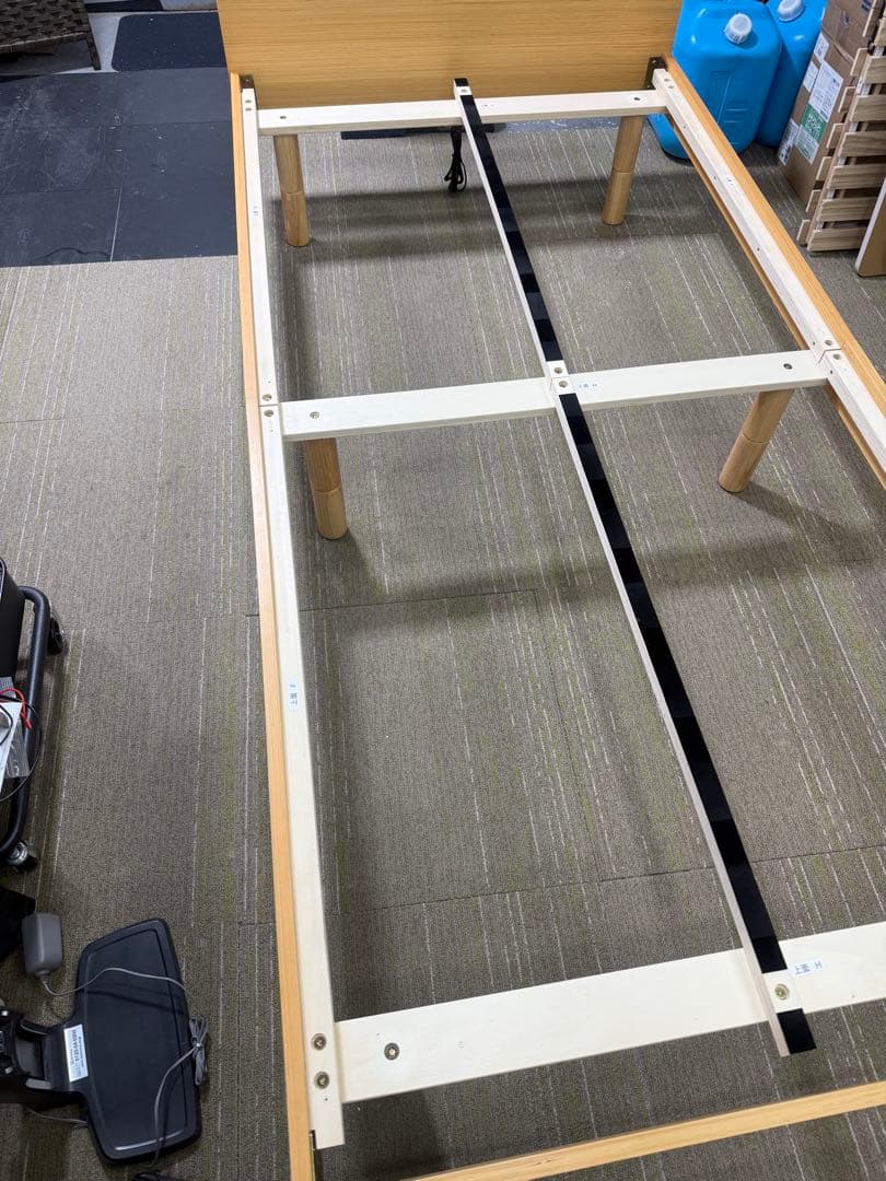 【美品】ニトリ　シングルサイズベッドフレーム　 棚付コンセント付き　STL NA