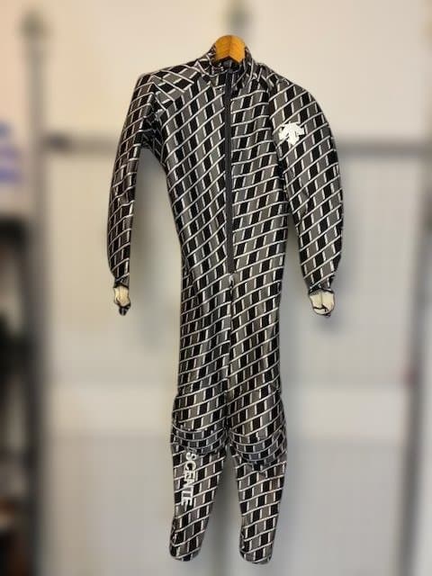 デサント　スキー 競技用ワンピース 　サイズS　 FISマーク無