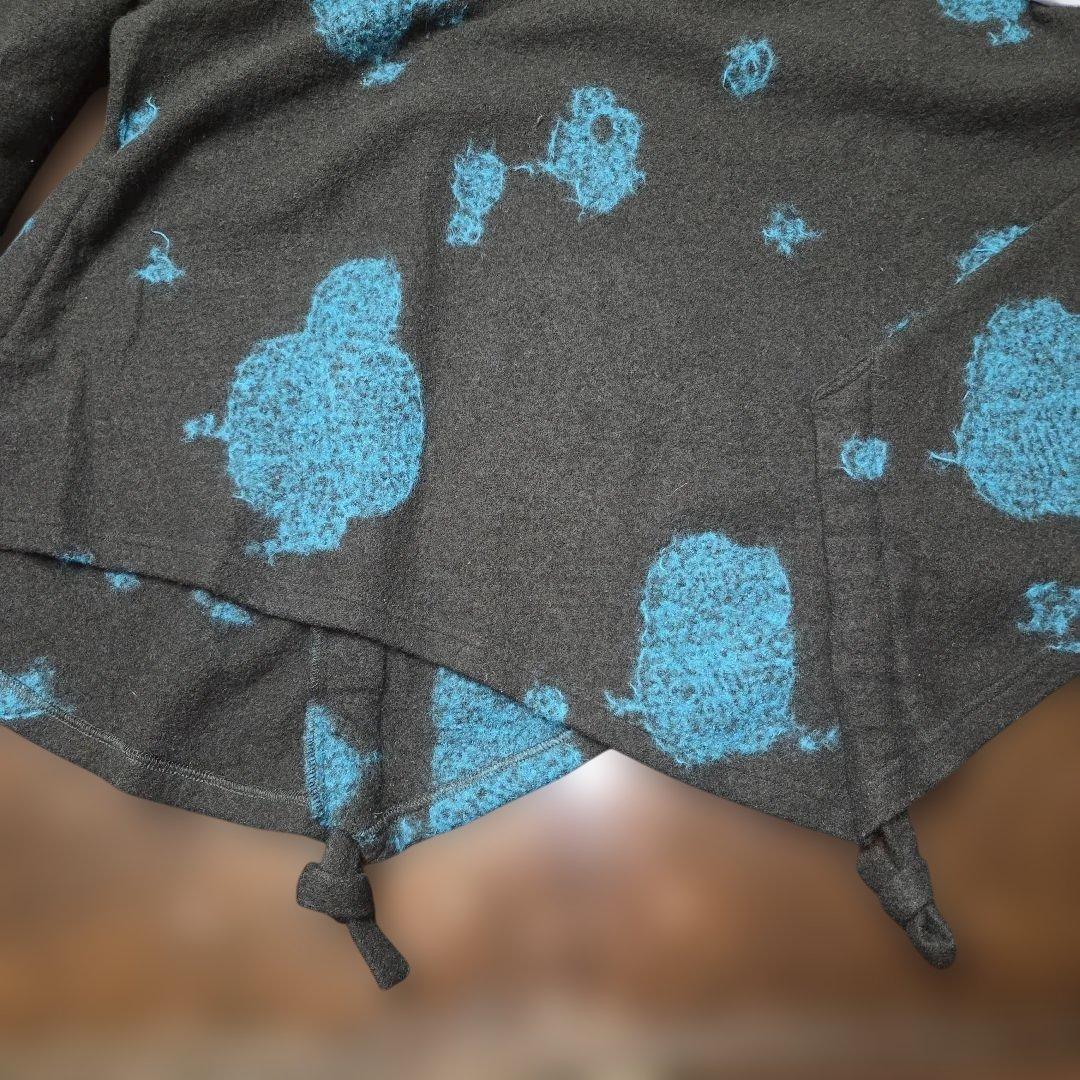 【慈雨】黒に青の花模様の圧縮ニット