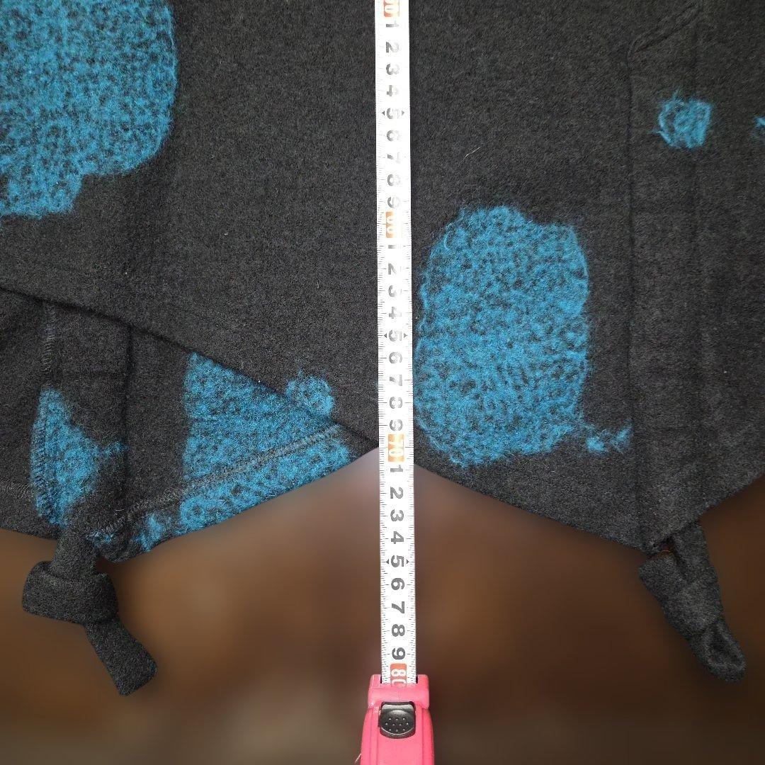 【慈雨】黒に青の花模様の圧縮ニット