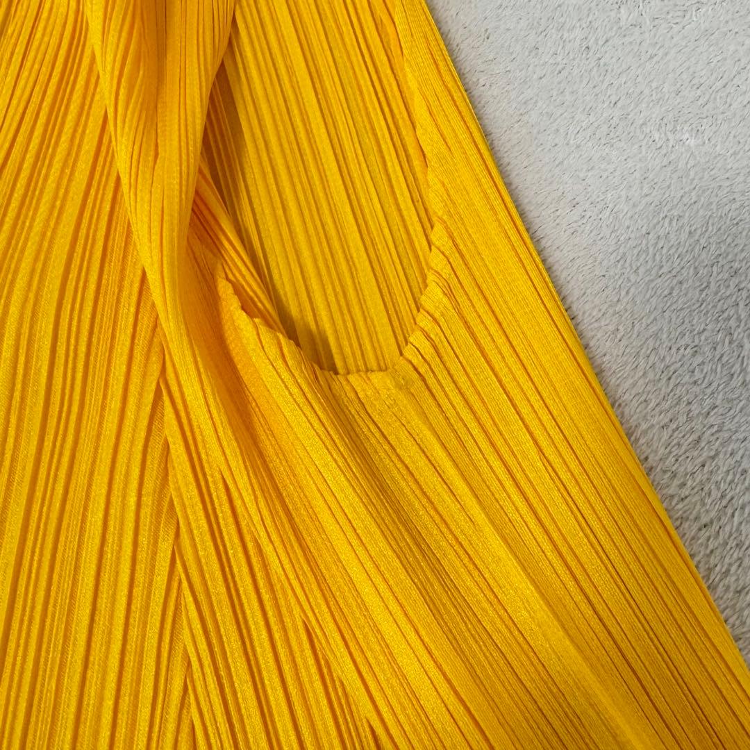 極美品✨PLEATS PLEASE 斜めプリーツ　変形　イエロー　ノースリーブ