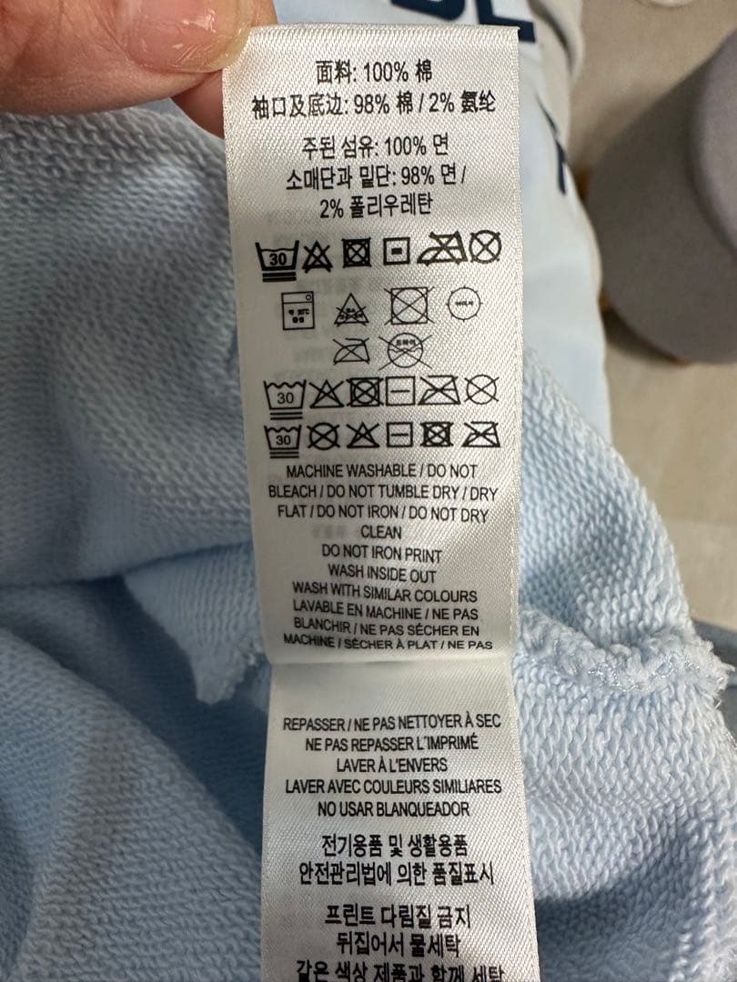 BURBERRY ライトブルー パーカー M